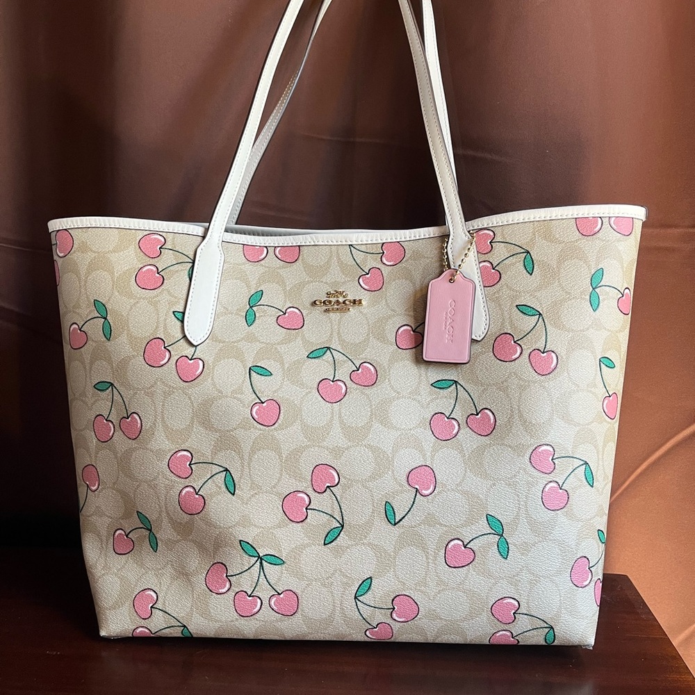 Coach City Tote In Signature Canvas With Heart Cherry Print